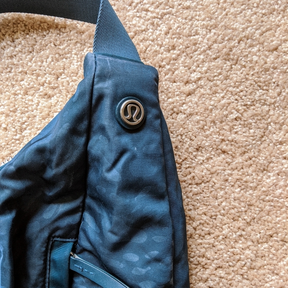 Lululemon workout bag - Picture 2 of 7